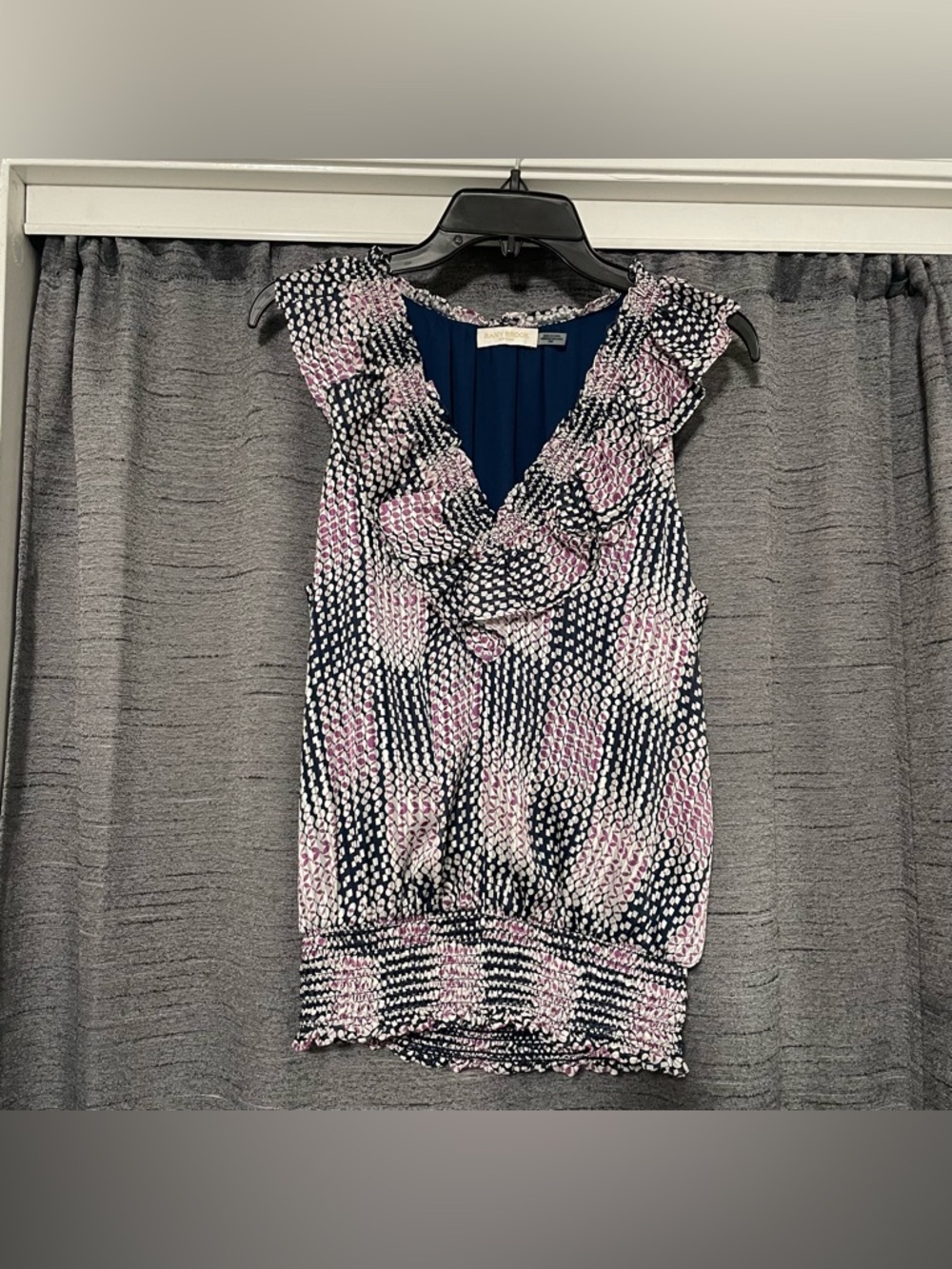 Ramy Brook New York Ruffle V Neck Blouse Work Shirt Top Size Medium Patterned